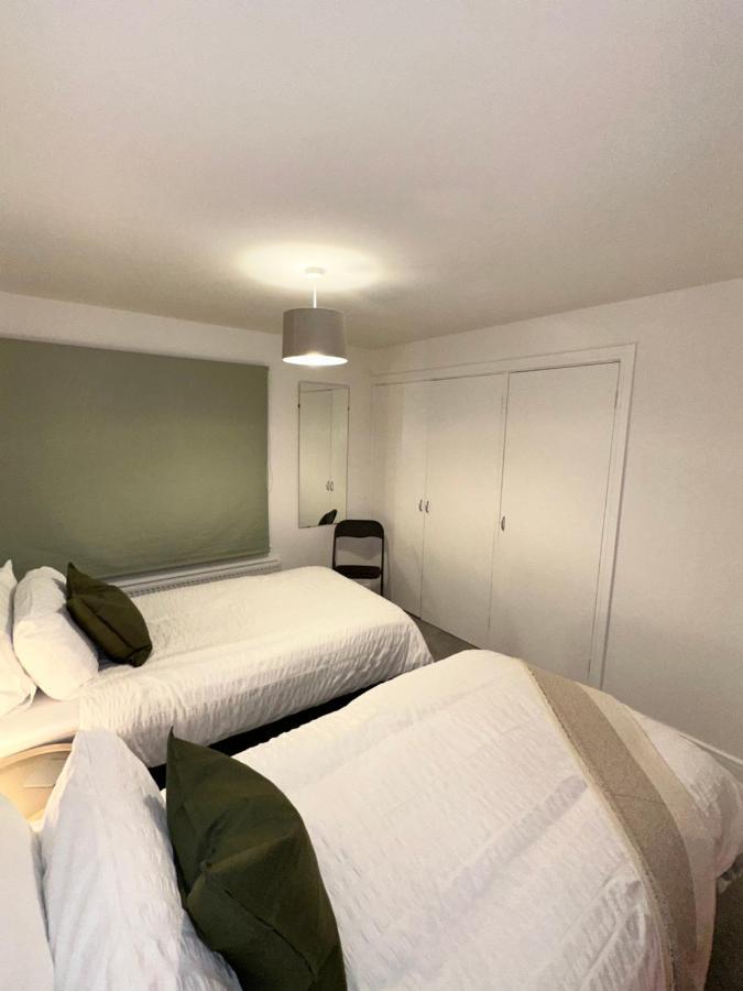 Harrys - Contractors & Business Professionals - Nec - 2 Parking Spaces - 4 Large Bedrooms & 2 Bathrooms - Pool Table - Table Tennis - Darts - Games Console * Coventry